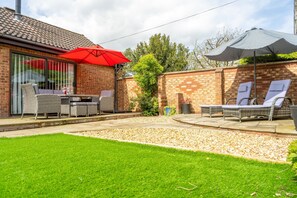 One Lazy Duck, Heacham: Fully enclosed garden