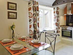 Open plan living/dining room/kitchen | Granary Cottage, Llandudno
