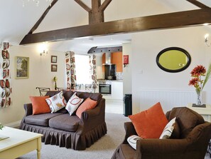 Open plan living/dining room/kitchen | Granary Cottage, Llandudno