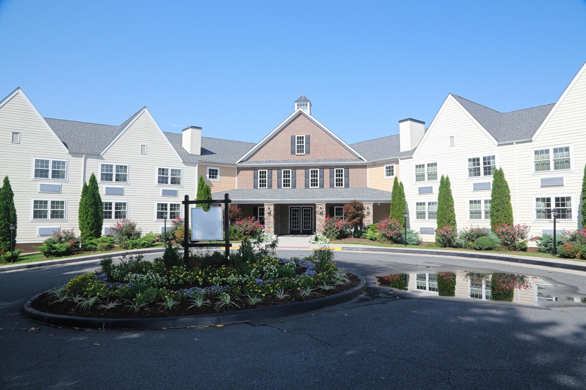 Commodious Shenandoah Crossing, 2 Bedroom Townhome