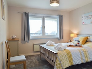 Spacious double bedded room | Finlaggan Apartment, Oban