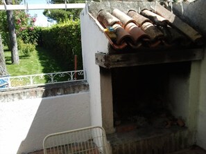 camino con barbecue - patio