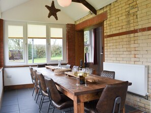 Large dining table in the sun room | Cranford House - Cranford and The Coach House Cottages, Cranford, near Clovelly