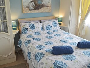 Comfortable double bedroom | Jasmine View, Gristhorpe, near Filey
