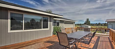 Bend Vacation Rental Home | 4BR | 2BA | 1,900 Sq Ft | Steps to Enter