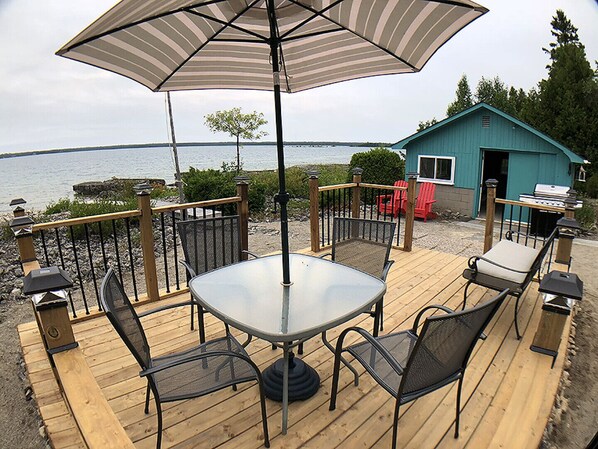 DECK AT THE LAKE HURON-PANORAMIC VIEW,COMFORTABLE SITTING