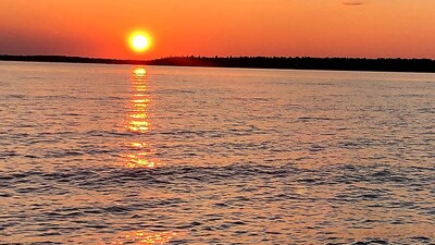 BLUE WATER COTTAGE - LOVELY SUNSET,LAKE HURON WATERFRONT COTTAGE,TOBERMORY