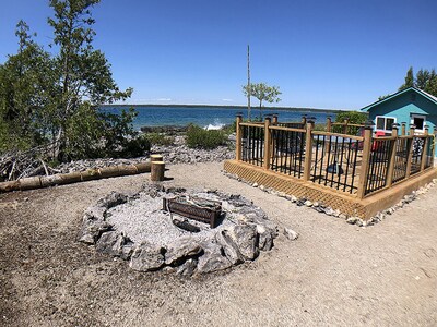 BLUE WATER COTTAGE - LOVELY SUNSET,LAKE HURON WATERFRONT COTTAGE,TOBERMORY