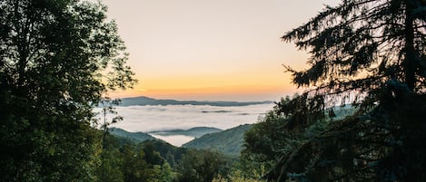 Killer Mountain Top Views from Above the Clouds at Starlight Ridge!