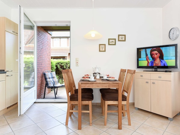 Wohnzimmer mit integriertem Küchenbereich