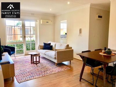 Fabulous light filled 2 bedroom Apartment- Malvern East