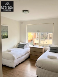 Fabulous light filled 2 bedroom Apartment- Malvern East