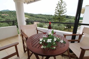 Frankis Apartment 8 Agios Spyridonas Perithia Balcony