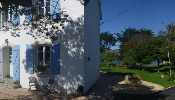 maison les pieds dans l'eau