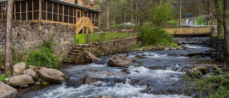 Incredible cabin located on the mighty Roaring Fork Stream!