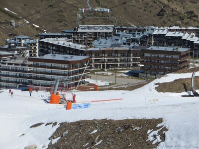 Winter 20/21 bookings open, peak weeks selling fast!