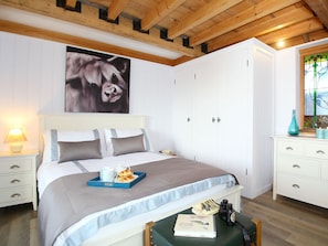 Double bedroom | The Barn at Banks Cottage, Pulborough