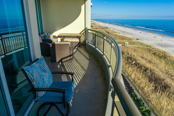 Direct Oceanfront 3 bedroom/3 bath