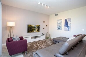 Living Room w SmartTv and Great Family Spaces