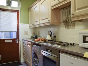 Kitchen | Sunnyside Beach, Lower Largo