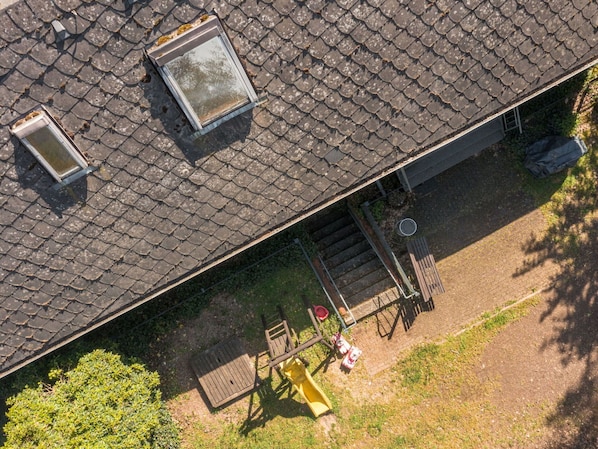 Gebäude, Pflanze, Eigentum, Fenster, Holz, Haus, Gelb, Die Architektur, Wand, Gras