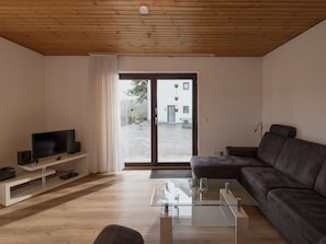 Eigentum, Couch, Möbel, Tabelle, Holz, Gebäude, Komfort, Interior Design, Wohnzimmer, Schatten