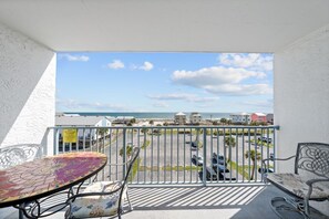 4 GS Surf + Racquet 515A Balcony