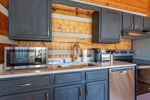 Gorgeous Kitchen With Quartz Countertops And Stainless Appliances!