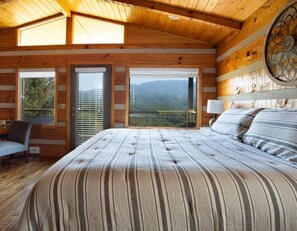 King Bed With A Mammoth View!