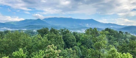 Unreal Views Of The Great Smoky Mountains National Park And Mt. Leconte!