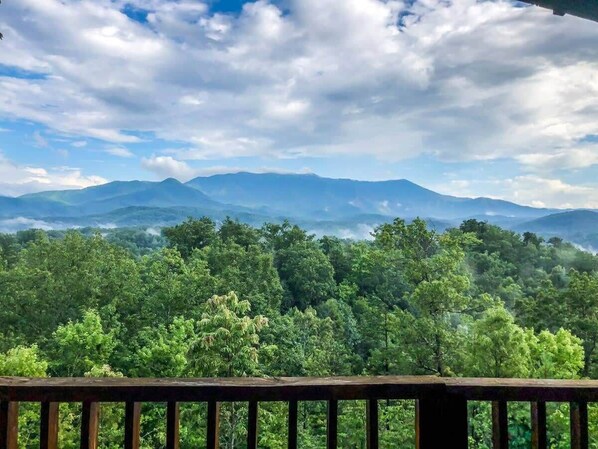 Unreal Views Of The Great Smoky Mountains National Park And Mt. Leconte!