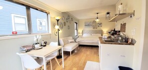 Well-located studio with king bed and kitchenette