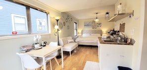 Well-located studio with king bed and kitchenette