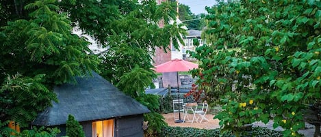 Gather around the fire pit for cozy evenings and marshmallow roasting. Outdoor cooking and dining are a joy with the BBQ grill.