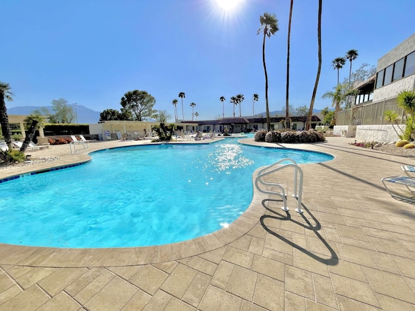 Enjoy the huge HEATED clubhouse pool with 2 hot tubs + snack bar