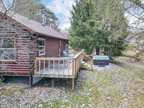 Beck porch with seating area and stairs leading to the hot tub