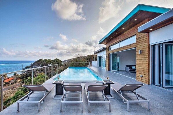 Slob Vacation Rental | 3BR | 3.5BA | 2,400 Sq Ft | Step-Free Access