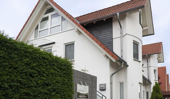  Willkommen imGästehaus "Schlossblick" mit zwei kostenlosen Parkplätzen
