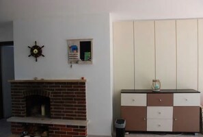 Wohnzimmer mit Kamin