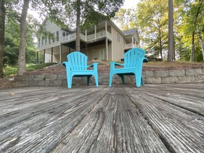 Second deck area close to the water for a perfect place to have an evening meal
