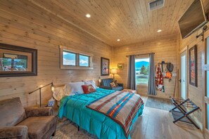 Living Area | Smart TV