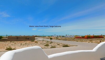 Hermosa casa con vista al mar en Laguna Shores Resort orientado a la familia