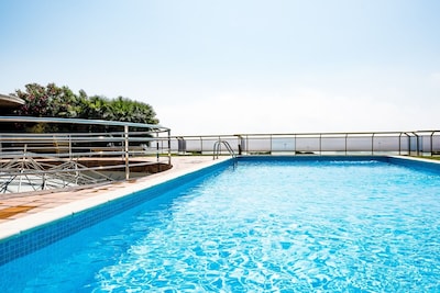 Nautic Palace Apartment with pool + parking + Air Conditioning near the sea