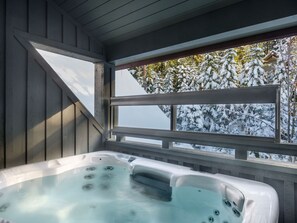 Indoor spa tub