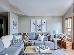 Cozy couch perfect for relaxing. Queen sized memory foam pull out inside.