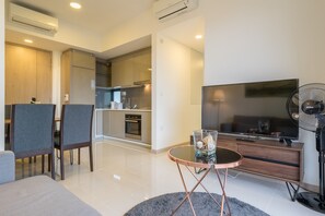 CHARMING 2 BR GATEWAY DRIVE,JURONG EAST
