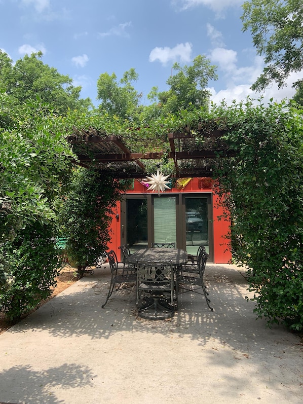 Entrance to Southtown Guest Cottage