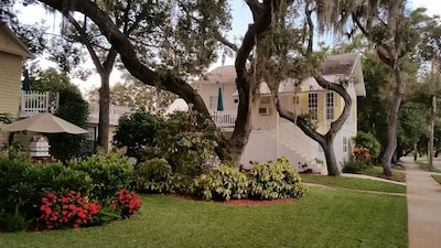 Tarpon Springs Apartment