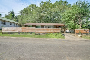 Parking | Carport (1 Vehicle) | Driveway (2 Vehicles)