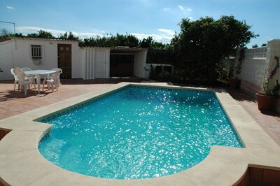 Villa con piscina privada - A 150 METROS DE LA PLAYA (SOLO PARA FAMILIAS)